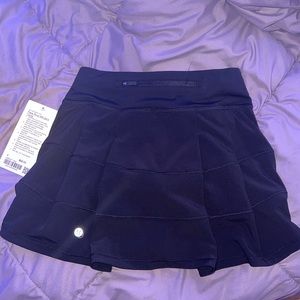 COPY - A size zero never worn Lululemon skirt.